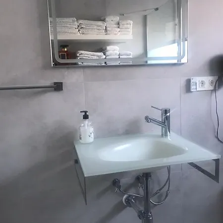 Luxurioese Mit Terrasse בית נופש